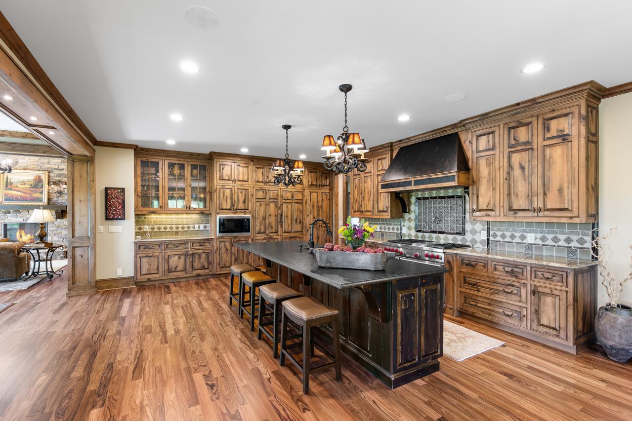 6823 Alpine Trail Eden Prairie, MN 55346 - Photo 10 of 86