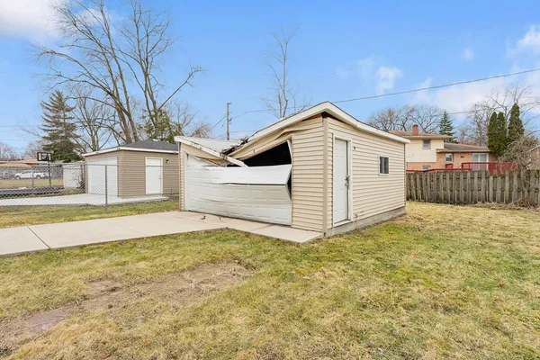 a view of a house with a backyard