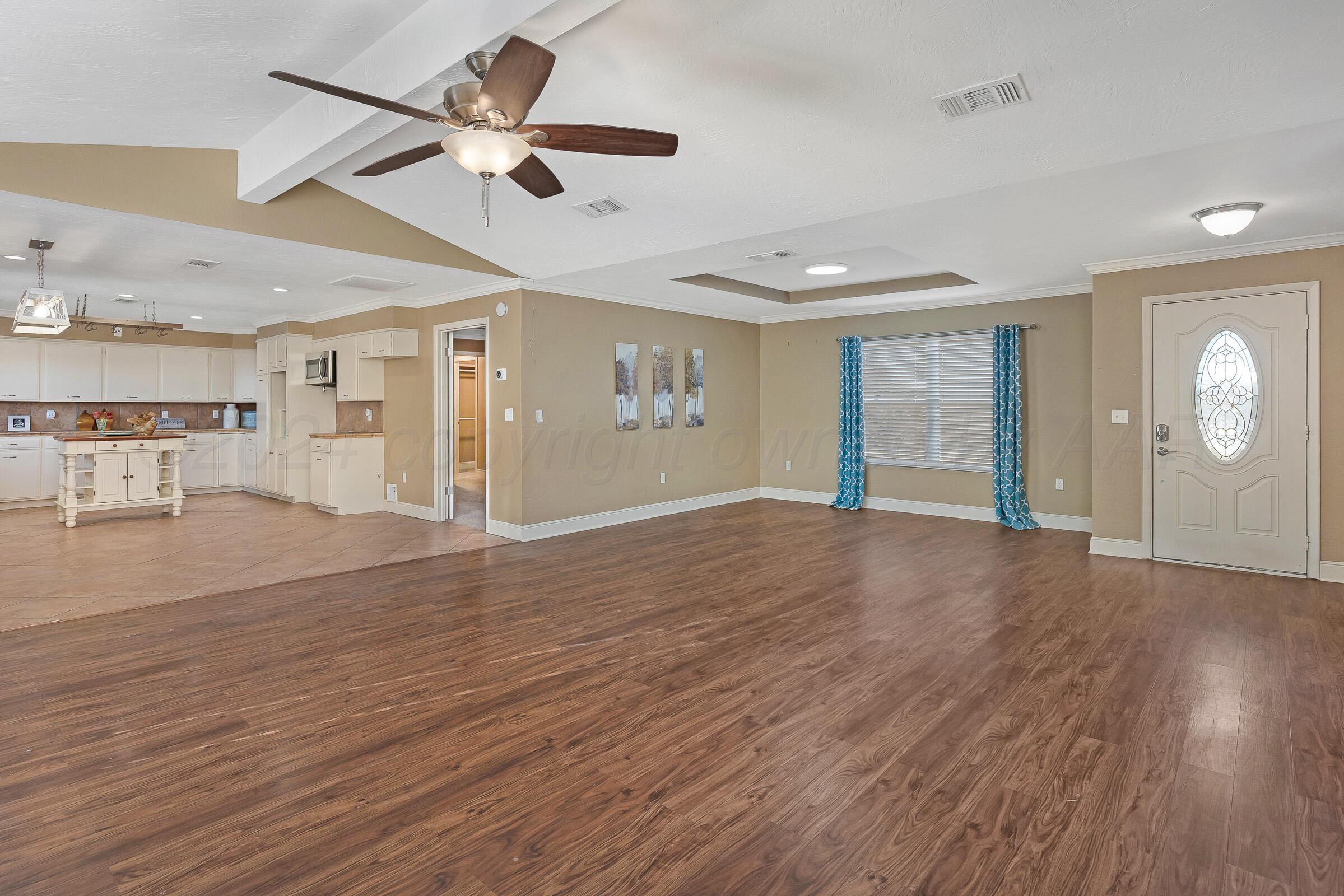201 Rio Trail Amarillo, TX 79108 - Photo 4 of 31 004_Living Area
