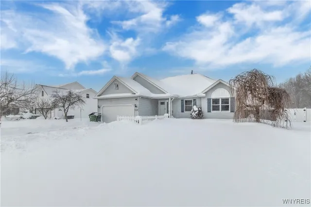 $429,900 | 7054 Brian Lane, Wheatfield, NY 14304