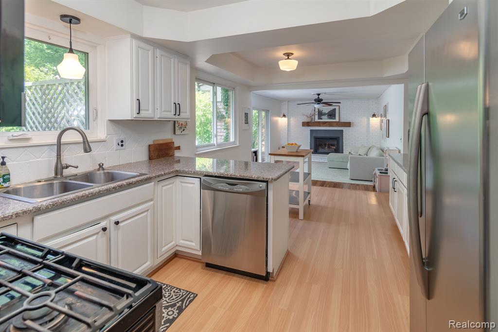 43014 Arlington Road Canton, MI 48187 - Photo 8 of 31