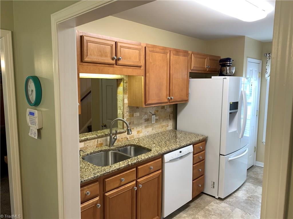 1124 Wesson Court High Point, NC 27265 - Photo 8 of 30 "fully loaded" kitchen- Bosch dishwasher/granite/tile backsplash/Samsung fridge