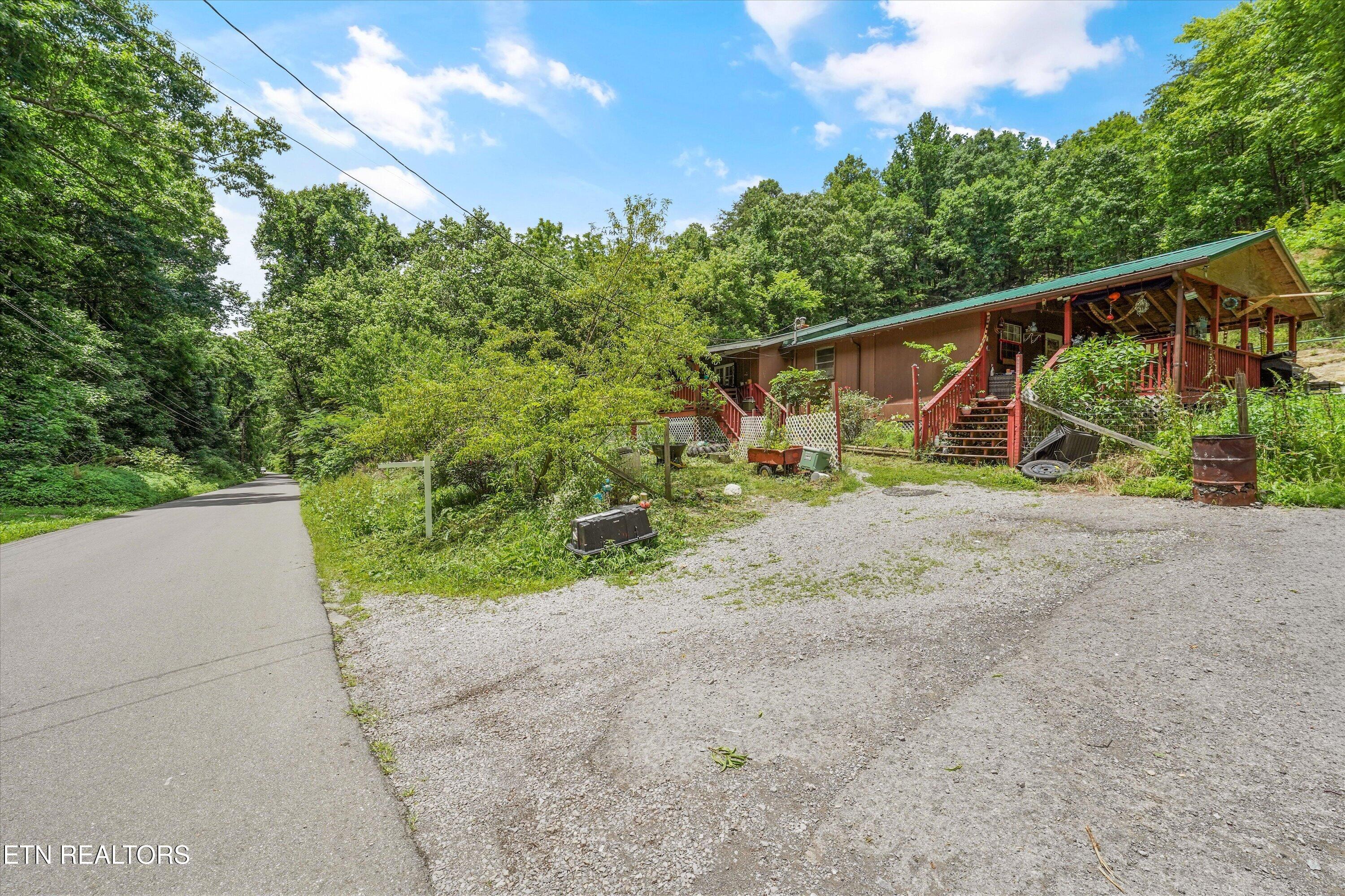 9122 Pickens Gap Road Knoxville, TN 37920 - Photo 4 of 34 03-9122 Pickens Gap Rd32