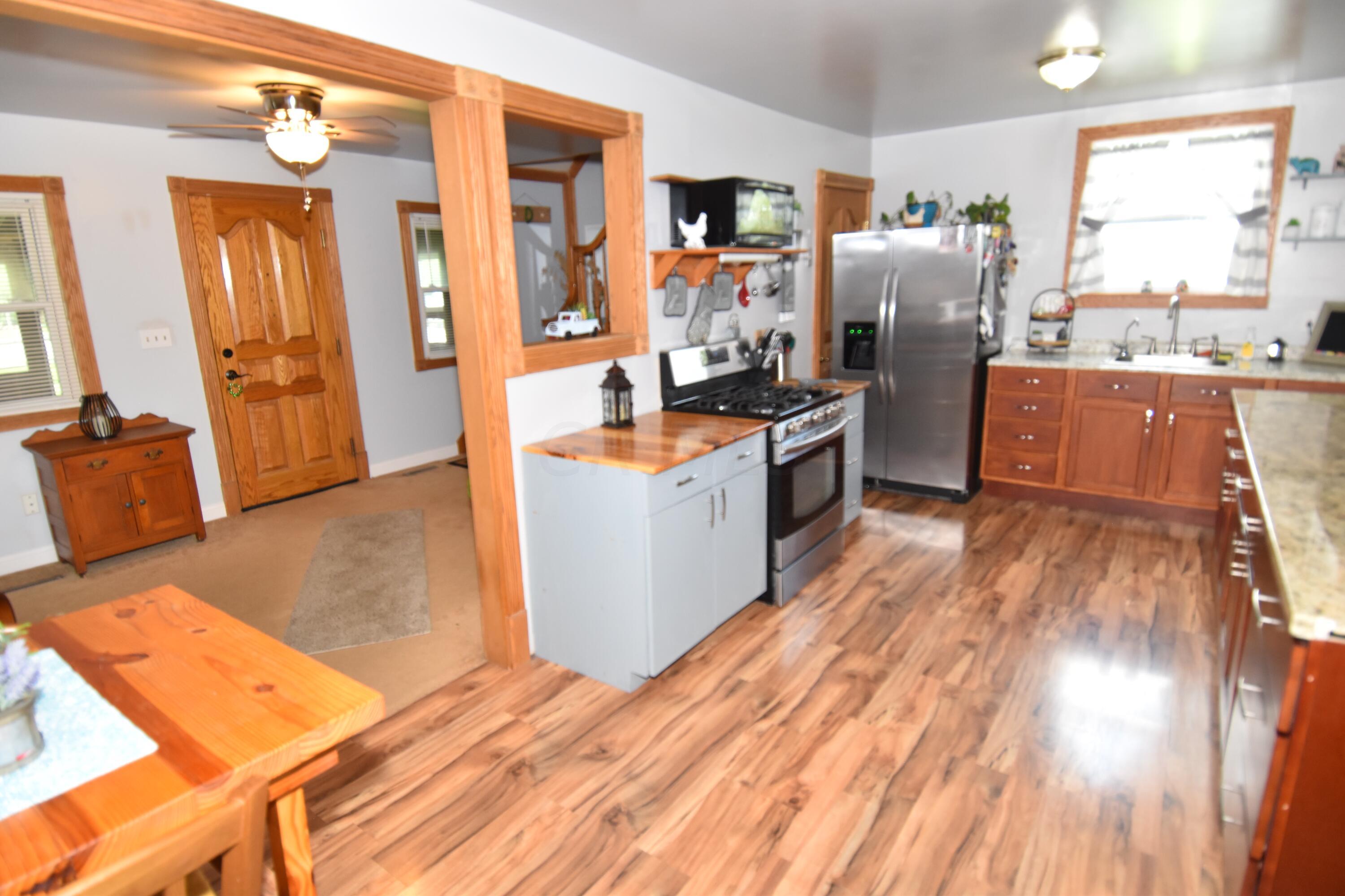 2191 Watkins Road Columbus, OH 43207 - Photo 9 of 35 Vinyl Plank Floors