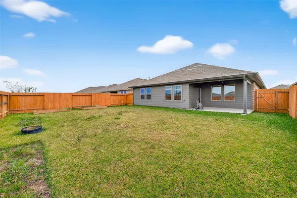 a view of a house with a backyard