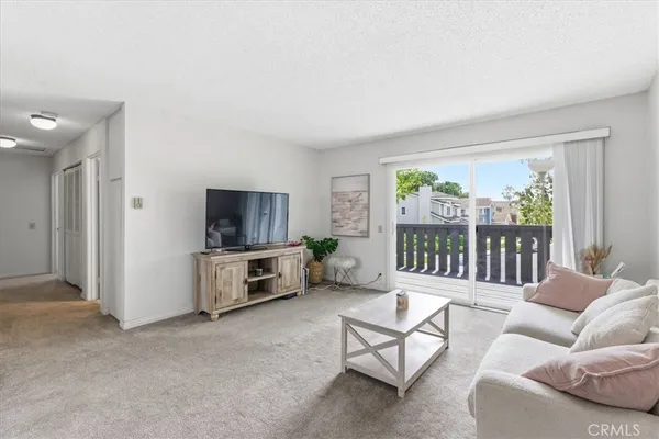 $750,000 | 44 Fallbrook, Irvine, CA 92604