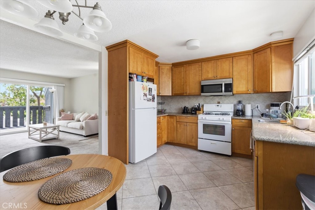 44 Fallbrook Irvine, CA 92604 - Photo 7 of 28