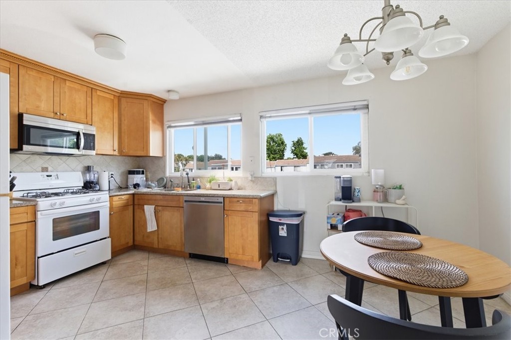 44 Fallbrook Irvine, CA 92604 - Photo 8 of 28