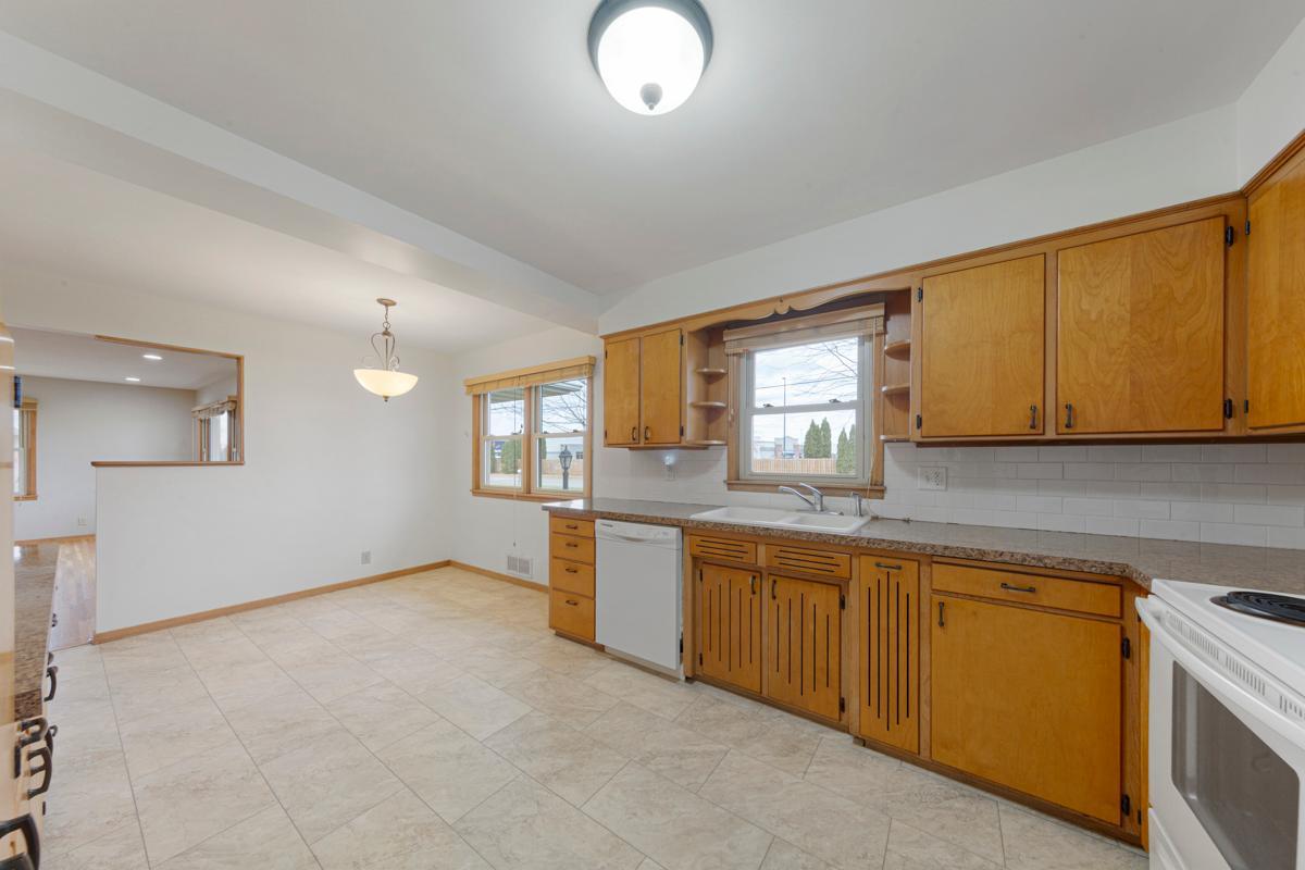 2335 4th Street Northwest Faribault, MN 55021 - Photo 8 of 42