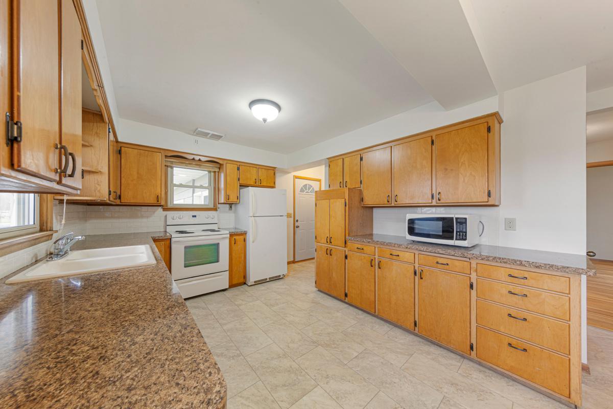 2335 4th Street Northwest Faribault, MN 55021 - Photo 9 of 42