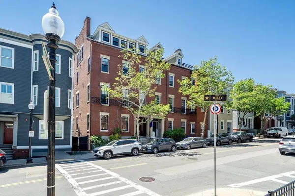 $1,660,000 | 284 Bunker Hill Street, Unit 4, Boston, MA 02129