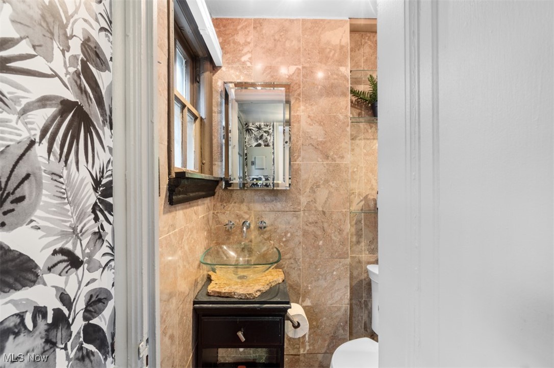 3609 Northcliffe Road University Heights, OH 44118 - Photo 11 of 26 Bathroom with tile walls and vanity