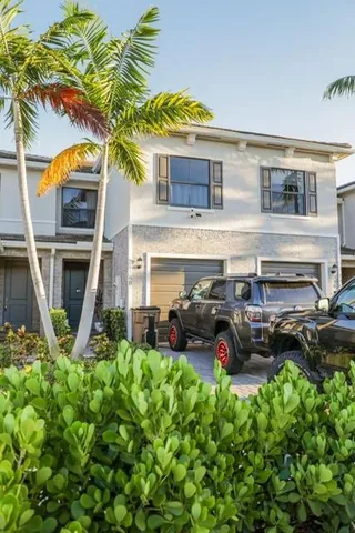 $4,000 | 148 Southeast 5th Court, Deerfield Beach, FL 33441