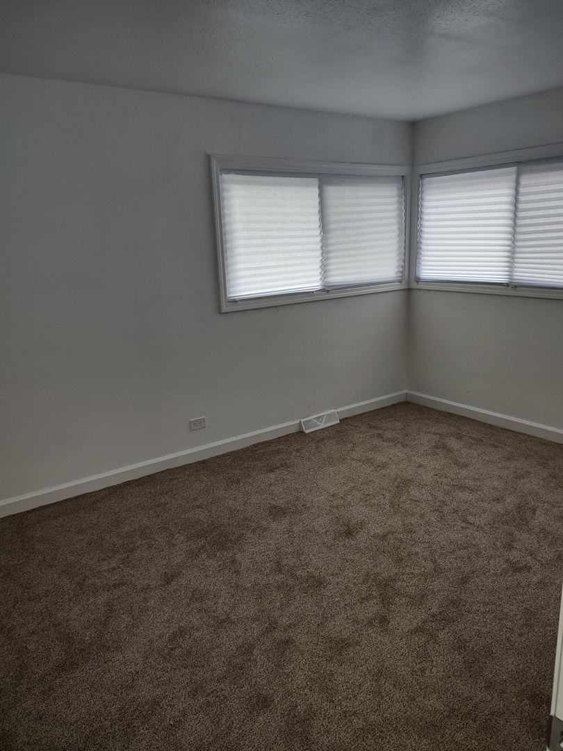 16549 California Avenue Markham, IL 60428 - Photo 11 of 14 an empty room with a window