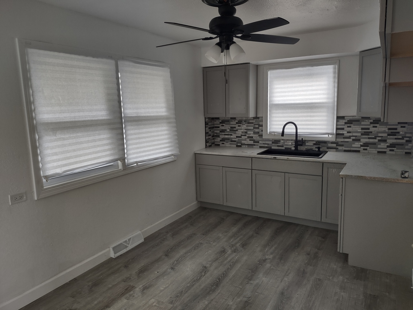 16549 California Avenue Markham, IL 60428 - Photo 4 of 14 a kitchen with stainless steel appliances a sink stove and cabinets