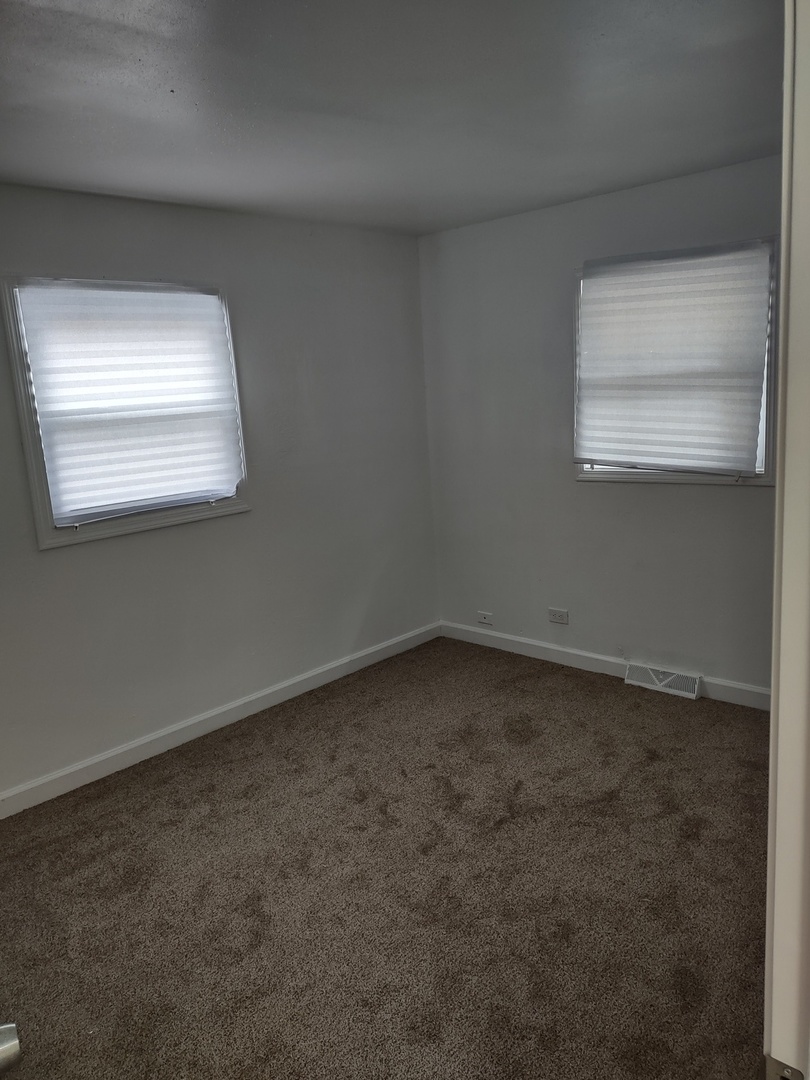 16549 California Avenue Markham, IL 60428 - Photo 9 of 14 an empty room with a window