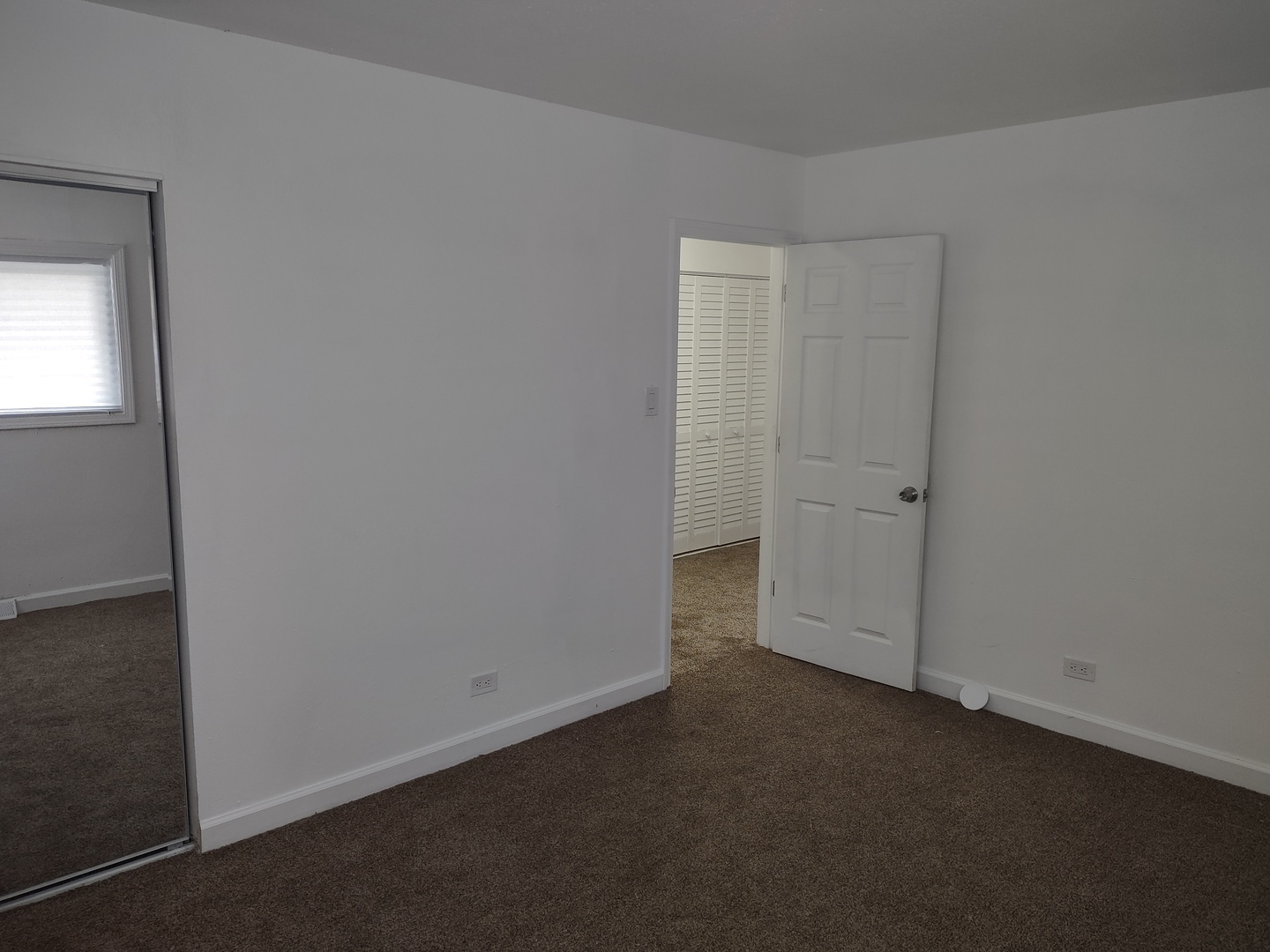 16549 California Avenue Markham, IL 60428 - Photo 10 of 14 an empty room with closet