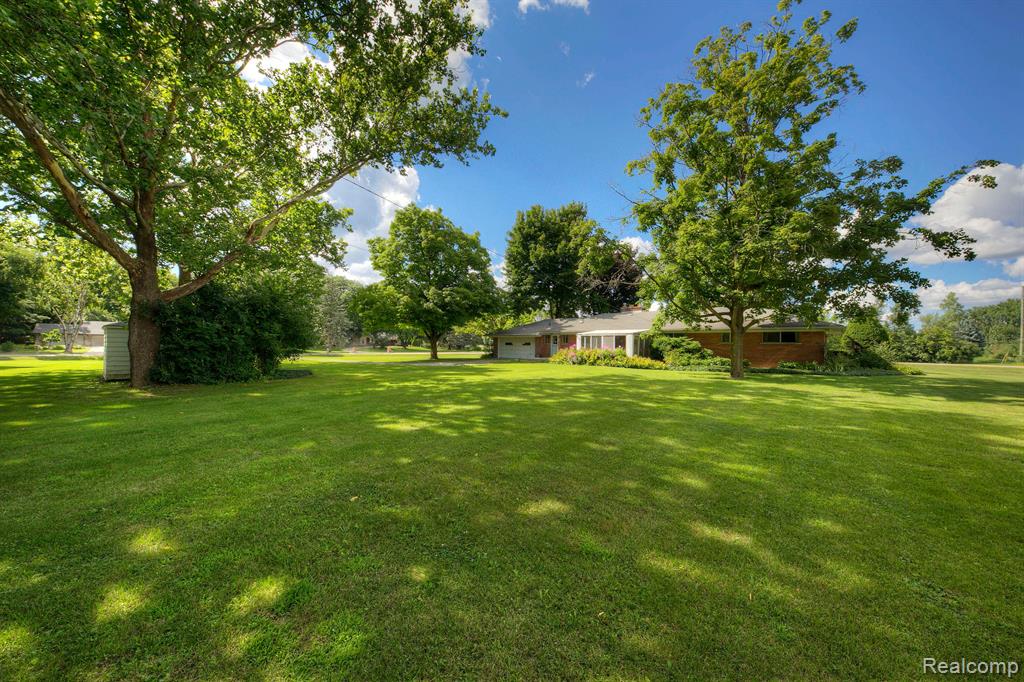 48707 Eight Mile Road Northville, MI 48167 - Photo 34 of 54