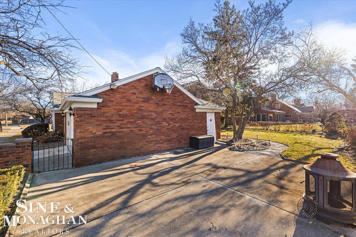 595 Thorntree Road Grosse Pointe Woods, MI 48236 - Photo 60 of 64