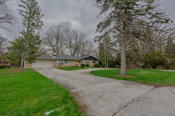 $545,000 | 6325 Keokuk Road, Indian Head Park, IL 60525