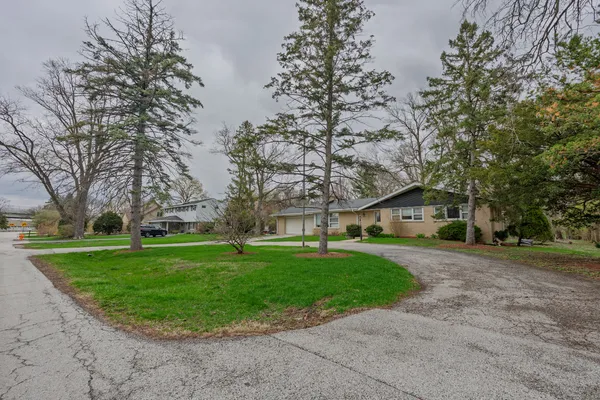 $545,000 | 6325 Keokuk Road, Indian Head Park, IL 60525