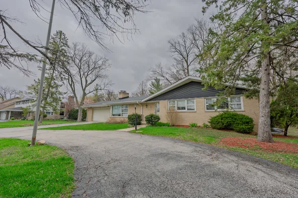 $545,000 | 6325 Keokuk Road, Indian Head Park, IL 60525