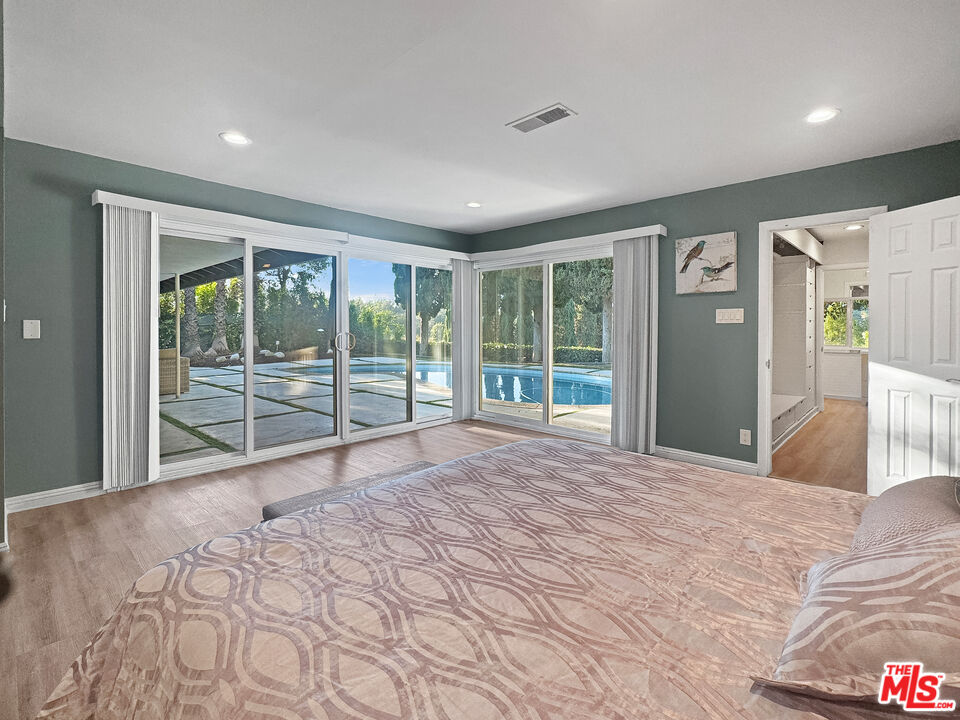 15701 Royal Ridge Road Los Angeles, CA 91403 - Photo 12 of 15 Gallery Image 12