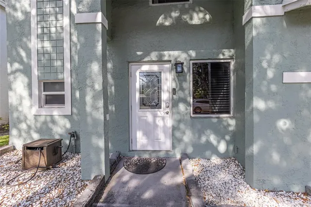 a view of a entrance of the house