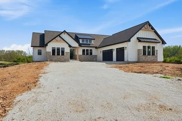 $1,289,000 | 9401 West Huntington Drive, Mequon, WI 53097