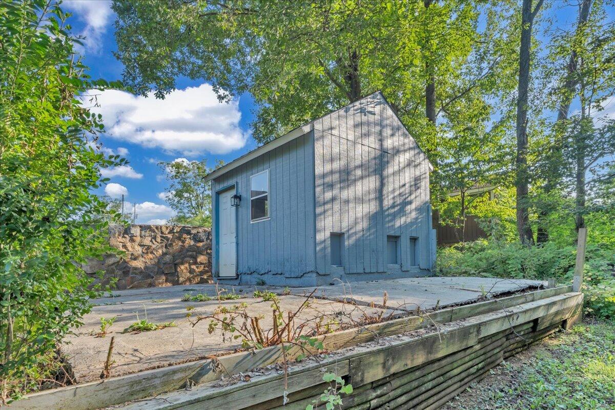 427 Farmington Road Hardy, VA 24101 - Photo 48 of 56 a view of a house with large trees