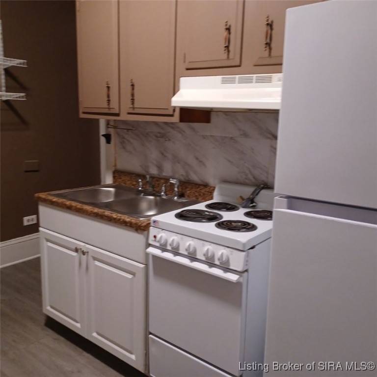 226 East Maple Street, Unit 2 Jeffersonville, IN 47130 - Photo 4 of 5