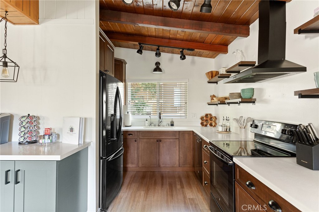 576 Kuffel Canyon Road Lake Arrowhead, CA 92352 - Photo 14 of 61 a kitchen with lots of counter top space and appliances