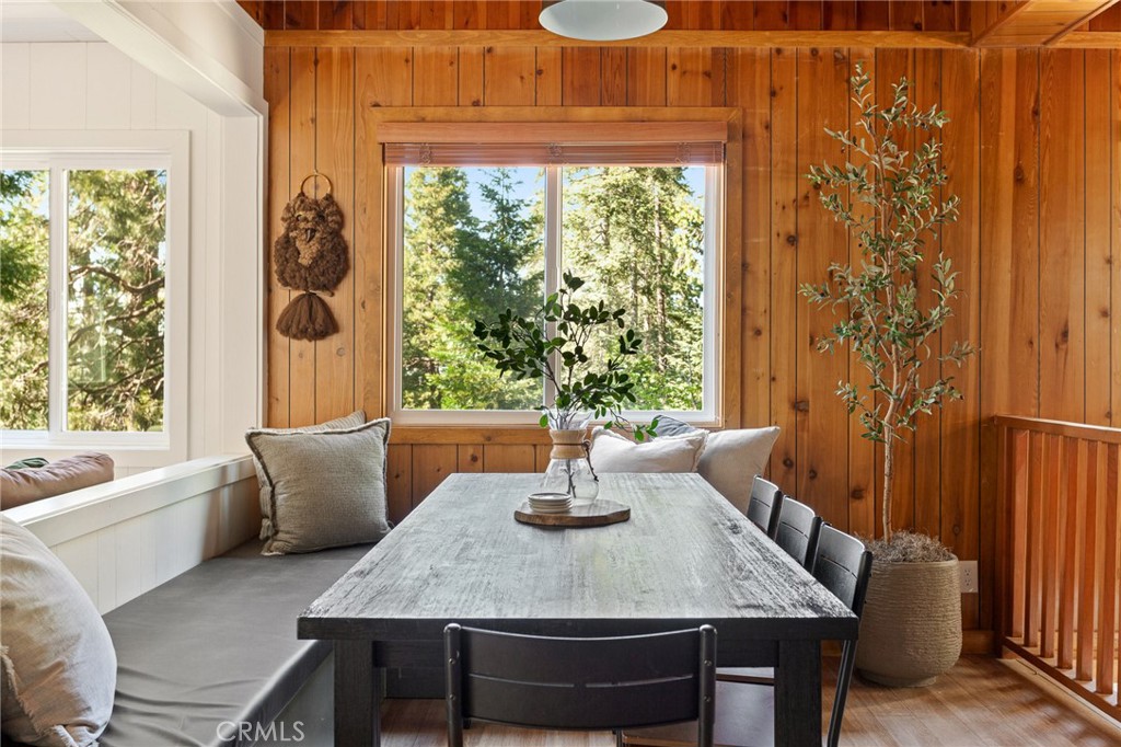 576 Kuffel Canyon Road Lake Arrowhead, CA 92352 - Photo 10 of 61 a dining room with furniture and window