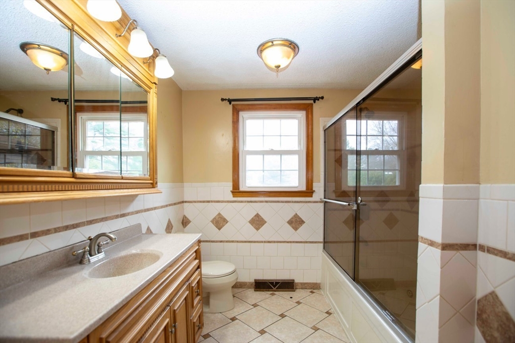 202 Baker Road Swansea, MA 02777 - Photo 16 of 35