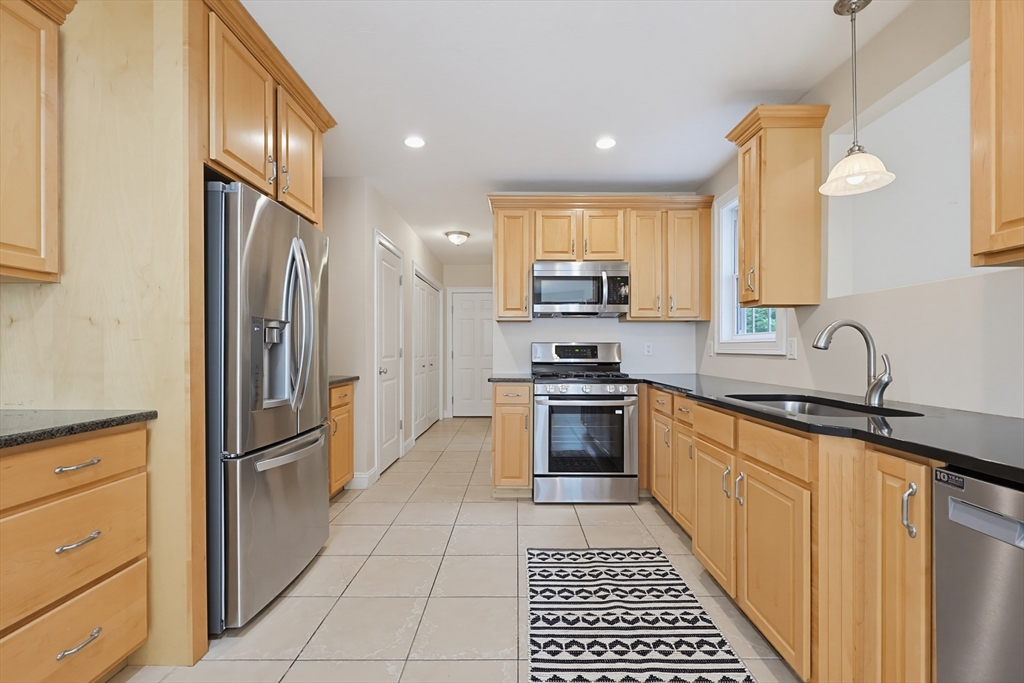 25 Sullivan Way Foxboro, MA 02035 - Photo 2 of 41