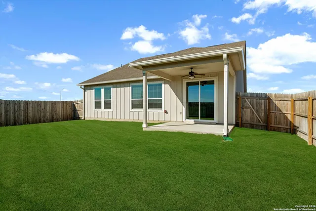a view of a house with backyard and garden