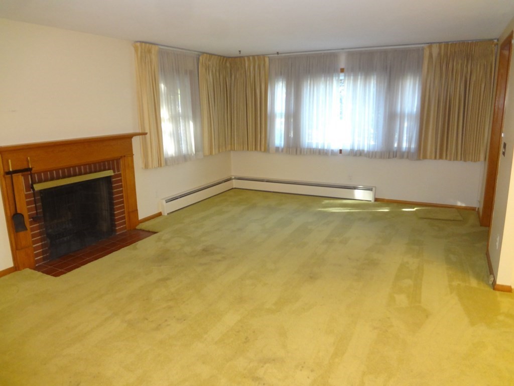 173 Wolf Swamp Road Longmeadow, MA 01106 - Photo 8 of 22 Gallery Image 8