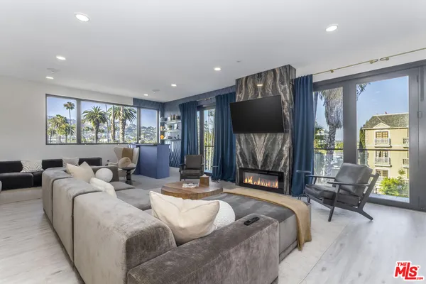 $20,000 | 137 North Doheny Drive, Unit 3, Los Angeles, CA 90048