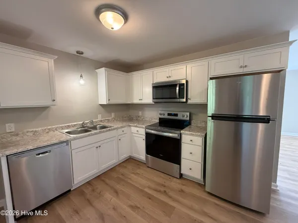 $1,375 | 117 Kitt Drive, Jacksonville, NC 28540