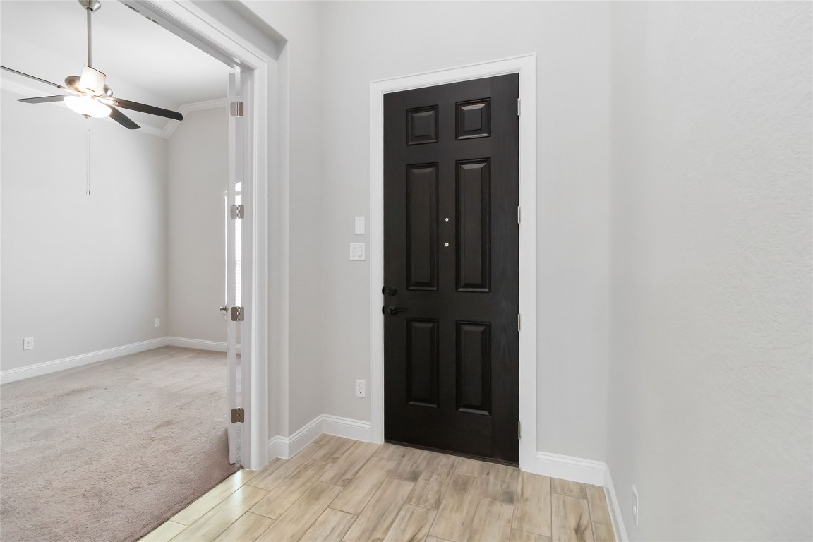 112 Barrel Bend Georgetown, TX 78628 - Photo 7 of 39 a view of a bathroom