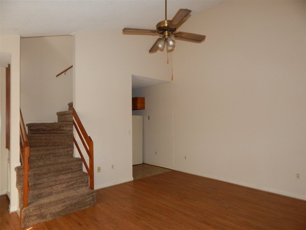115 Maple Street, Unit MAPLE TERRACE Pendleton, SC 29670 - Photo 3 of 15