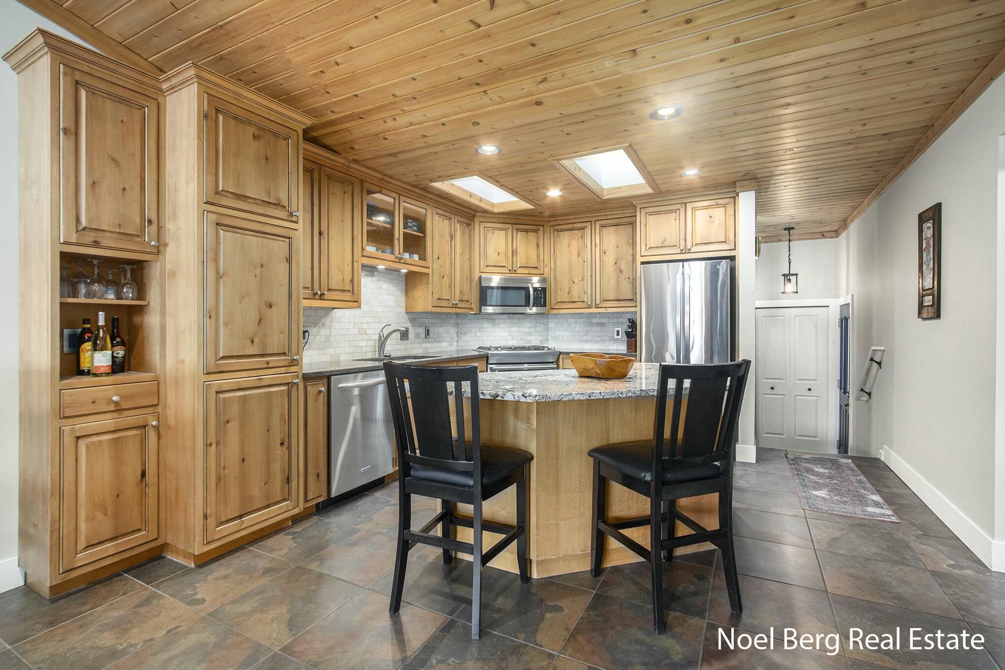 606 Edgewater Court Spring Lake, MI 49456 - Photo 12 of 34 tempImage5BvHXh