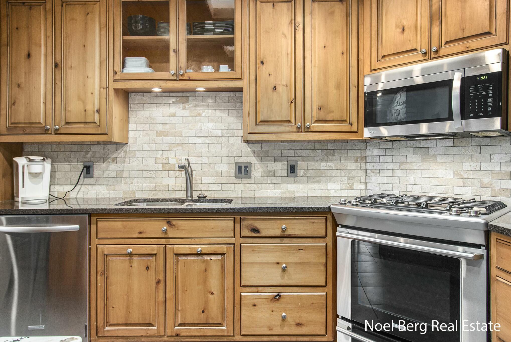 606 Edgewater Court Spring Lake, MI 49456 - Photo 13 of 34 tempImageTDbcqA