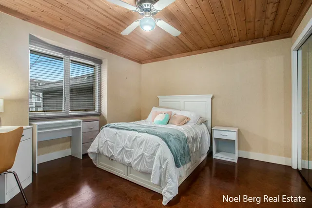 $429,900 | 606 Edgewater Court, Spring Lake, MI 49456