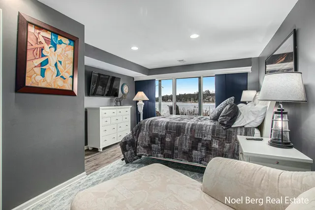 $429,900 | 606 Edgewater Court, Spring Lake, MI 49456