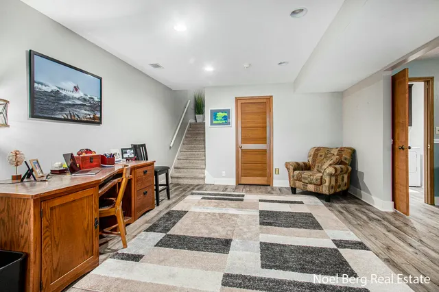 $429,900 | 606 Edgewater Court, Spring Lake, MI 49456