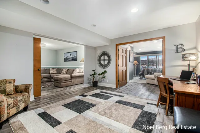 $429,900 | 606 Edgewater Court, Spring Lake, MI 49456