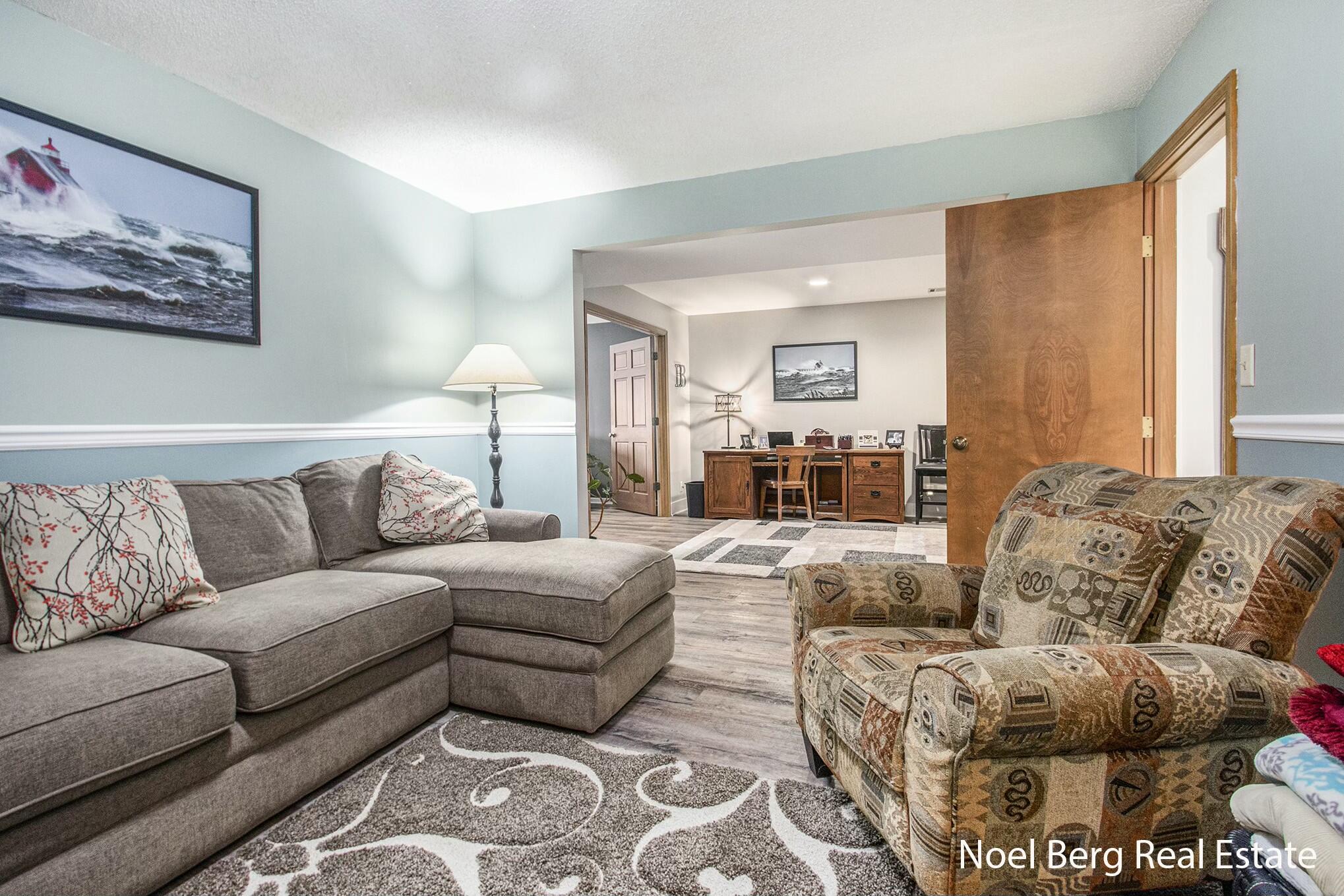 606 Edgewater Court Spring Lake, MI 49456 - Photo 23 of 34 tempImagepP0wT4