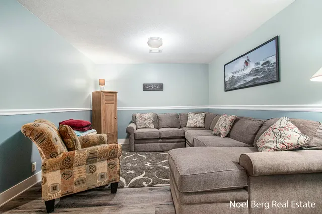 $429,900 | 606 Edgewater Court, Spring Lake, MI 49456