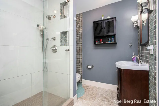 $429,900 | 606 Edgewater Court, Spring Lake, MI 49456